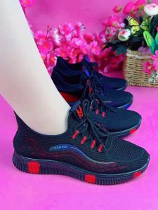 รองเท้ากอล์ฟกันน้ำระบายอากาศได้ดีสำหรับผู้หญิง รองเท้ากีฬาแบบสวมสบาย ส้นแบน พื้นนุ่ม กันลื่น รองเท้าสำหรับคุณแม่ รองเท้าลำลอง