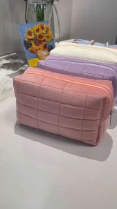 Pouch Travel Makeup Model Bantal: Pilihan Makeup Ringan & Praktis