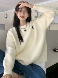 เสื้อสเวตเตอร์ถักคอตั้งแขนยาวทรงหลวมพิมพ์ลายปักสไตล์เกาหลีสำหรับผู้หญิงในฤดูใบไม้ร่วงและฤดูหนาว