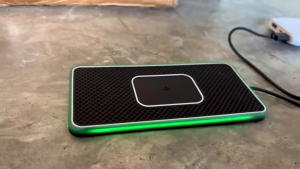 อุปกรณ์ชาร์จโทรศัพท์มือถือไร้สาย แบบเรืองแสง สำหรับรถยนต์ มีสายแบบ type C และ type A (ที่วางชาร์จโทรศัพท์ไร้สาย)