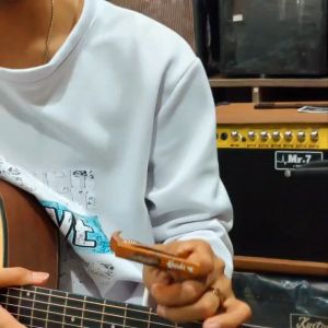 Kazuki KC12 Capo คาโป้ 3in1 คาโป้กีตาร์&ที่งัดหมุดกีต้าร์& ที่เก็บปิ๊ก แบบหนีบ วัสดุโลหะ แบบลายไม้ ใช้ได้ทั้งกีตาร์โปร่งคลาสสิค