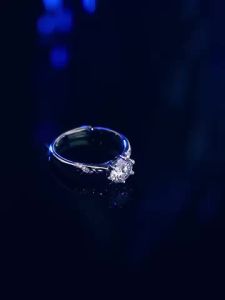 Lofaver Cincin Wanita Klasik Yang Tahan Korosi Dilapisi Platinum Putih Berlian 1 karat COD