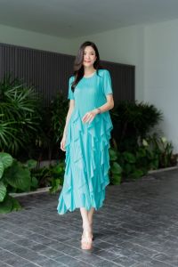 เดรสอัดพลีท คอกลม แขนสั้น แพทเทิร์นสวยปัง  อลังการมว้ากกกกกกก ด้วยดีเทล 🌸🌸 แน่น เน้นๆ ด้วยการแต่งระบาย เรียงยาว รอบตัว ทั้งหน้า และหลัง