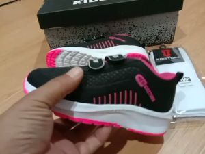 Sepatu Sekolah Anak Perempuan Warna Hitam Tali Perekat Rekat Velcro Kecil Tanggung Umur Usia PAUD TK SD SMP SMA 1 2 3V 4 5 6 7 8 9 0 Tahun-KIDZTUBS20212172823
