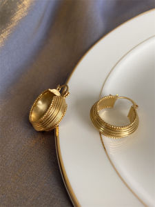ต่างหูรูปวงกลมสไตล์ฝรั่งเศส ดีไซน์เรียบง่าย สไตล์ยุโรป สำหรับผู้หญิง ต่างหูรูปวงกลมขนาดกลาง ดีไซน์เรียบง่าย ต่างหูรูปวงกลมทอง