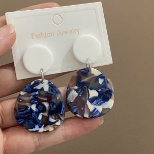 ต่างหูทรงเรขาคณิตไม่สมมาตรสไตล์ย้อนยุคสีน้ำเงิน ต่างหูแบบสวมสำหรับผู้หญิง ไม่ต้องเจาะ ต่างหูแบบสวมสีบล็อก