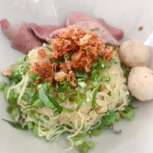 บะหมี่ บะหมี่ฮ่องกง บะหมี่เส้นสด บะหมี่เหลือง บะหมี่ไข่ บะหมี่เป๊าะ บะหมี่แบน การันตีความอร่อย สูตรฮ่องกง ไม่ใส่สารกันเสีย วัตถุดิบนําเข้าจากออสเตรเลีย