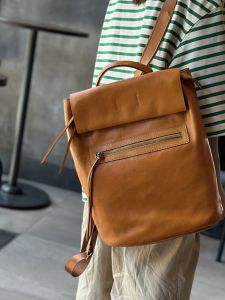 Womens Large Capacity Soft Leather Backpack Tanned Cowhide Vintage Art School Style Shoulder Bag Zipper Closure Pure Color