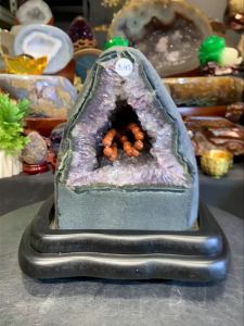 fengshui gold element amethyst geode crystal cave with rainbow #johorbahru 五行金形💯天然紫晶洞 全绿幽灵边  晶体透带有彩光🌈  🆓附送实木底座  晶洞高geode height: 16.3cm  宽geode width: 14cm x 14cm  净重raw weight: 3.95kg 整体高total height: 19.5cm  宽total width: 19.5cm x 20.5cm  重total weig