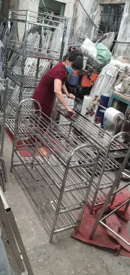 Kệ để dép nhiều tầng kích thước lớn dành cho trường Mầm Non công ty hoặc gia đình nhiều người . Bề rộng 25cm bề ngang 60cm / 80cm và 100cm . Hàng dày và chắc chắn .