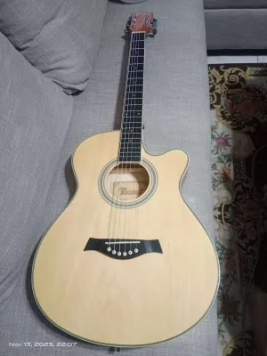 THOMSON SLIM 40 Acoustic Guitar Black Cutaway Design Natural Wood Soundhole