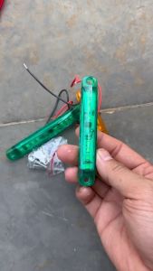 1 cái đèn 10cm điện 24v nháy hoặc không nháy dùng làm đèn sườn đèn nóc thùng xe ô tô các loại