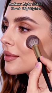 Face Highlighter Powder Instant Silky Skin Glow Long Lasting Waterproof Baked Shimmer Illuminator Makeup Contouring Glitter