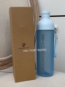 แก้วน้ำกีฬากลางแจ้ง Porsche Sports 600ml PP Food Grade แก้วน้ำเดินป่าแบบมืออาชีพพร้อมสายรัดและฝาปิด