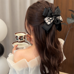 เครื่องประดับผมรูปผีเสื้อหลายชั้นหรูหราสำหรับผู้หญิง ทรงหางฉลาม เครื่องประดับผมแบบใหม่ 2025 เครื่องประดับผมสไตล์ไฮเอนด์สำหรับผมหลังศีรษะ