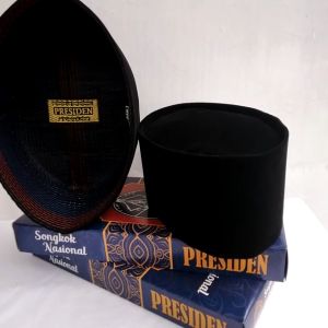 Peci Songkok Kopiah Nasional Beludru Hitam Polos Dewasa dan Anak Tinggi 9 Adem Dan Nyaman