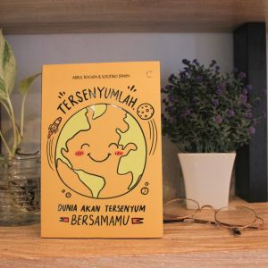 CKLIK MEDIA : BUKU MOTIVASI : Tersenyumlah Dunia Akan Tersenyum Bersamamu