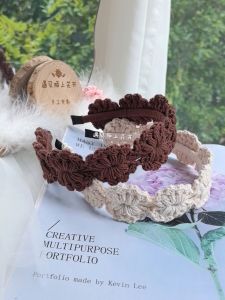 Retro Knitted Wool Flower Headband Stylish Autumn Winter Outdoors Hair Accessory Versatile Elegant Fashionable Hairband