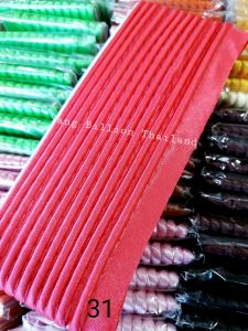 ผ้ากุ๊นซาตินสอดเชือก (ยาว 3หลา) ยี่ห้อQUEEN FASHION (แบบพับ)