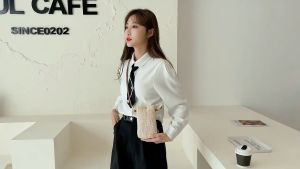 Straw Waist Bag Women Woven Fanny Pack Crossbody Bags for Women Phone Chest Belt Bag Ladies Purses and Handbags Summer Women Mini Straw Crossbody Bags Hand Woven Beach Phone Wallet Purse Shoulder Diagonal Bag Woven Vertical Mobile Phone Bag Straw Coin