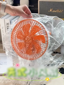 Quạt điện dùng trong nhà quạt nhỏ cho ký túc xá loại kẹp hoạt động êm ái cắm điện.