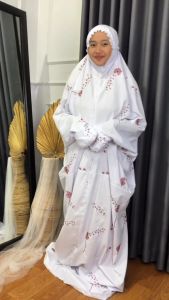 MUKENA TERUSAN PANJANG SERIAN DAHI TANPA KARET DG BORDIR MOTIF SERIBU BUNGA | MUKENAH DEWASA REMAJA LAJUR/LANGSUNGAN KAIN KATUN POLINO MICRO PUTIH LEMBUT ANGGUN NYAMAN KHAS SANTRI MUSLIM CANTIK PESANTREN MEWAH