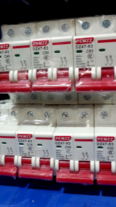 Circuit Breaker AC & DC Miniature Circuit Breaker Switch for Solar 10A/16A/20A/25A/32A/40A/50A/63A