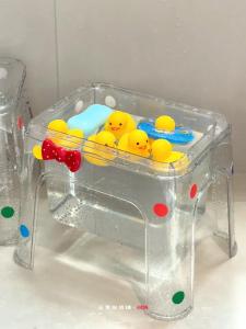 Stool Transparent Bath Chair พิมพ์ลายนูน เสือดาว พลาสติก ไม่มีแบรนด์ สำหรับเด็กเล็ก ที่นั่งในห้องน้ำ บาร์เรลอาบน้ำ ที่นั่งกันลื่น