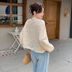 เสื้อแจ็คเก็ตสั้นผู้หญิงฤดูร้อนปี 2025 ใหม่ล่าสุด เสื้อกันฝนกันแดดลายดอกไม้ลูกไม้สไตล์ชาติพันธุ์ ทรงหลวม สีพื้น ปกคอกลม