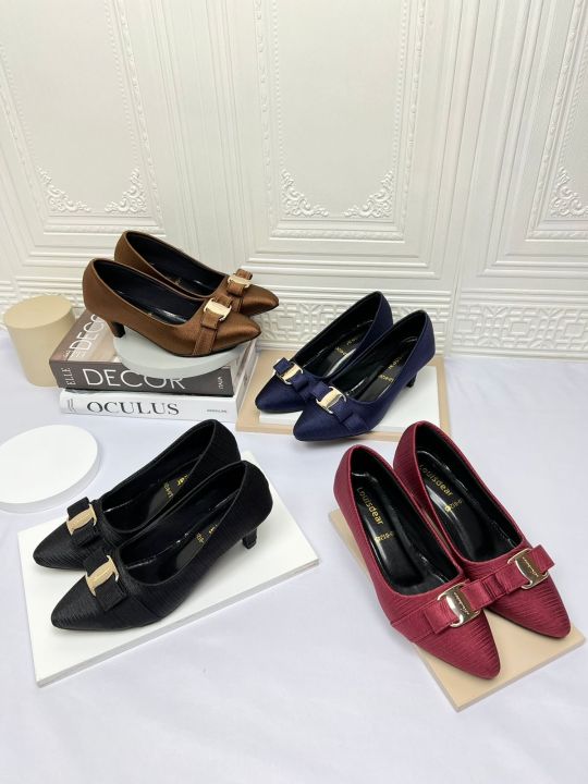 Sepatu Heels 3 cm Satin Pita Fera P94 Louisdear Sepatu Kantor Wanita / Sepatu Wanita / Sepatu Kerja / Sepatu Magang / Sepatu Kuliah / Sepatu Hak Rendah / Sepatu Wanita Karir / Highheels / Seserahan / Sepatu Pesta Wanita / Sepatu anak dan ibu / Sepatu Guru