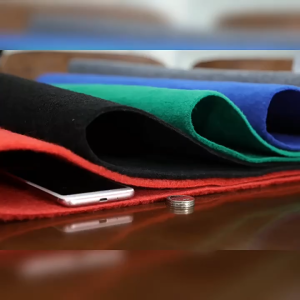 พรมแดงอัดเรียบหนา 2-3มม. ขนาด 1.5x10 เมตร สำหรับปูพื้นงานอีเว้นท์ งานแต่งงาน งานพิธีทางศาสนา ถวายวัด ปูร้านค้า ไก่ชน และงานDIY