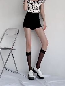 Fashion Basic Denim Shorts & High Waist Black Wide Leg Pants: A Complete Guide to Styling Your Summer Wardrobe