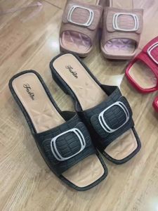 Dép nữ quai ngang khóa vuông cao 3cm đế đúc cao su chống trơn siêu bền Maipy D007