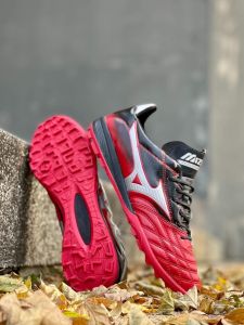 รองเท้าเท้าบอล 100 ปุ่ม mizuno japan พร้อมส่งสินค้าใช้เวลาเดินทาง 2-3 วันซื้อไปใส่ไม่พอดีเปลี่ยนไซส์ได้มีของแถม