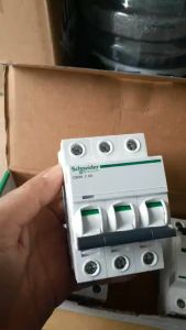 Cầu dao điện MCB 3P-6A Icu 6kA - A9F74306