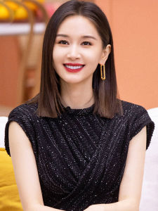 Exaggerated Fashionable Gold Metal Earrings Womens Elegant Fresh Outburst 2025 New Luxury Sensation French Style Oval Shaped