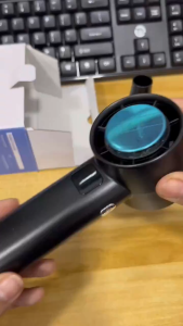 พัดลมมือถือแบบไร้ใบพัด จอLEDดิจิตอล ปรับความเร็ว100ระดับ แบต3000mAh ชาร์จType-C ใช้งาน10ชม. พร้อมฐานวาง+หัวเป่า