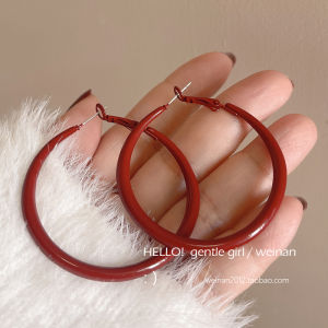 ต่างหูแบบคล้องหูรูปวงกลมสีแดงไวน์ อุปกรณ์ทำน้ำยาสกัดยุงแบบกลม ทรงเรขาคณิต สไตล์ฮ่องกง ฤดูใบไม้ร่วงและฤดูหนาว เครื่องประดับแฟชั่นสำหรับผู้หญิง