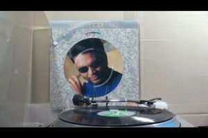 1 แผ่นเสียง 12นิ้ว b37 สามโทน สามใจ นายบุ๋มบิ๋ม แผ่นVG++ริ้วรอยบาง เสียงรบกวนนิดหน่อย ไม่มีรอยลึก แผ่นล้างทำความสะอาดแล้ว ปกVG++มีตำหนิขอบนิดหน่อย ขอบไม่ขาด สันไม่ทะลุ