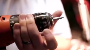 ชุดถอนสกรูเกลียวซ้าย 4ตัวชุด ชุดเครื่องมือถอนหัวน็อต ตะปู พร้อมกล่องอลูมิเนียม ถอนสกรูออกได้อย่างง่าย