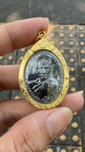 มีเลขโค๊ต เหรียญหลวงพ่อรวย จี้พระเลี่ยมกรอบอย่างดี รุ่นรวยชนะจนปี2555