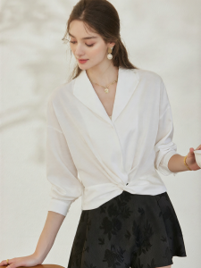 Roey s house | Áo Thun V-Neck Thời Trang Dành Cho Người Đi Làm Phù Hợp Mùa Thu