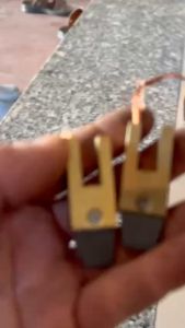 BỘ 2 CHIẾC CHỔI THAN đơn  STANDA