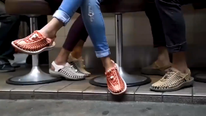 รองเท้า ผู้ชาย/ผู้หญิง keen uneek รองเท้าแตะค มีครบไซส์ รองเท้าชายหาดกลางแจ้ง ระบายอากาศเย็น ใส่ได้ทุกฤดูกาล รองเท้าคู่