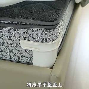 4ชิ้น ที่หนีบผ้าปูที่นอนแบบปรับได้ / ที่ยึดผ้าปูที่นอนแบบมองไม่เห็นกันลื่น / ที่รัดมุมผ้าคลุมเตียง / ที่ยึดผ้าคลุมโซฟากันลื่นพร้อมตัวจับผ้าปูที่นอน / ที่หนีบป้องกันการเลื่อน ที่ยึดผ้าปูที่นอนแบบไม่มีหมุด ที่ยึดผ้าคลุมเตียง