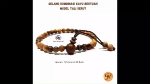 Gelang Tali Serut Kayu Kombinasi Bertuah & Langka 55 mm\\n\\n Apa Itu Gelang Tali Serut Kayu Kombinasi?\\n\\nGelang tali serut kayu kombinasi adalah perhiasan yang dirancang dengan hati-hati menggunakan berbagai jenis kayu bertuah dan langka. Dengan ukuran 55 mm dan berisi 33 butir, gelang ini memiliki berat sekitar 50 gram dan terbuat dari 5 jenis kayu bertuah yang berkualitas. Kayu-kayu ini antara lain kayu Cendana dan kayu Gaharu.\\n\\n Bahan & Desain\\n\\nGelang kayu kombinasi ini memiliki desain model bulat kelereng dan terbuat dari 33 butir dalam satu gelang. Tali yang digunakan adalah tali karet elastis dan kuat, sehingga mudah dipakai dan tidak mudah rusak. Warna gelang ini natural dan original, tanpa lapisan kimia atau pewarnaan tambahan.\\n\\n Keunggulan Produk\\n\\nProduk ini memiliki berbagai keunggulan, antara lain:\\n\\n- Natural alami tanpa pewarna, tidak lapis cat/plitur/pernis atau kimia lainya 100% Ori, warna permanen tidak luntur.\\n- Model SIMPEL dan ELEGAN dengan detail\\n- Produk Handmade rapi dan dan halus\\n- proses finishing ikuti langkah proses batu cincin\\n- Kami sangat menjaga kwalitas produk kami\\n\\n Cara Menggunakan Gelang Kayu Kombinasi\\n\\n Tips Perawatan\\n\\nUntuk merawat gelang kayu kombinasi ini, Anda perlu menjaga kelembaban dan menghindari kontak langsung dengan air. Jika terkena air, biarkan mengering secara alami. Selain itu, hindari penggunaan produk kimia seperti sabun atau lotion saat memakai gelang ini.\\n\\n Rekomendasi Penggunaan Sehari-hari\\n\\nGelang kayu kombinasi ini cocok untuk penggunaan sehari-hari, baik dalam aktivitas santai maupun formal. Anda dapat memakainya bersamaan dengan pakaian kasual atau formal, tergantung pada gaya dan preferensi Anda.\\n\\n Manfaat Menggunakan Gelang Kayu Kombinasi\\n\\n Manfaat Fisik & Mental\\n\\nMenggunakan gelang kayu kombinasi ini dapat memberikan manfaat fisik dan mental. Beberapa manfaat yang dapat Anda rasakan antara lain:\\n\\n- Memberikan rasa tenang dan damai\\n- Meningkatkan energi positif\\n- Membantu mengurangi stres dan kecemasan\\n\\n Manfaat Spiritual\\n\\nSelain manfaat fisik dan mental, gelang kayu kombinasi ini juga memiliki manfaat spiritual. Beberapa manfaat spiritual yang dapat Anda rasakan antara lain:\\n\\n- Meningkatkan keseimbangan energi dalam diri\\n- Membantu meditasi dan fokus\\n- Melindungi dari energi negatif\\n\\n Kesimpulan & Saran Pembelian\\n\\nGelang tali serut kayu kombinasi bertuah dan langka 55 mm ini adalah pilihan yang tepat untuk Anda yang mencari perhiasan yang unik, elegan, dan berkualitas. Dengan berbagai manfaat fisik, mental, dan spiritual yang ditawarkan, gelang ini cocok untuk penggunaan sehari-hari.\\n\\n Jaminan Keaslian & Garansi\\n\\nProduk ini dilengkapi dengan jaminan keaslian dan garansi. Jika Anda tidak puas dengan produk yang diterima, kami siap memberikan refund 100%.\\n\\n Testimoni & Ulasan Pelanggan\\n\\nBanyak pelanggan yang telah membeli gelang kayu kombinasi ini dan memberikan ulasan positif. Mereka merasa puas dengan kualitas produk dan manfaat yang diperoleh.\\n\\nKunjungi toko kami sekarang juga dan rasakan manfaat dari gelang kayu kombinasi ini!\"