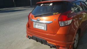 กรอบป้ายทะเบียนเพชร รุ่นเพชรแวววาวพิเศษและมีเพชรที่ขอบ แบบยาว-ยาว มีเส้นกั้นตรงกลาง แพ็คคู่ ได้2ชิ้น