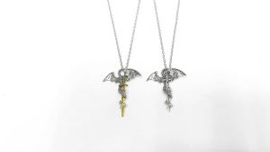 Takara Tomy | Sáng Tạo Pterosaur Thanh Kiếm Mặt Dây Chuyền Vòng Cổ Nam Thời Trang Đi Lại Phong Cách Quà Tặng Độc Đáo Kim Loại Cosplay Phụ Kiện