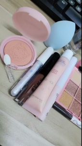 (RM9.99)Lameila Beauty Care Set 10-Piece Set 9-Color Eyeshadow Palette+Eyliner+BB Cream+Concealer+Foundation Sponge+Lip Gloss+4D Liquid Eyebrow+Makeup Removel+Mascara+Liquid Eyeshadow