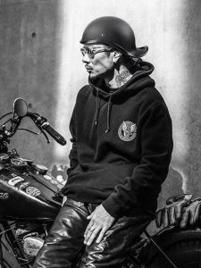 หมวกกันน็อคสุดเท่สไตล์ย้อนยุคสำหรับผู้ชายและผู้หญิง หมวกกันน็อคแบบครึ่งหัวสำหรับรถจักรยานยนต์ไฟฟ้า หมวกกันน็อคฤดูร้อนที่ใช้งานได้ตลอดปี